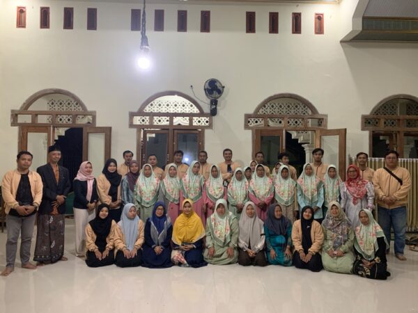 KKN DR Kelompok 6 UNUGHA Cilacap Gelar Sosialisasi Pengelolaan Sampah di Desa Keleng